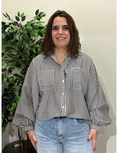 Camisa de riscas e manga balão