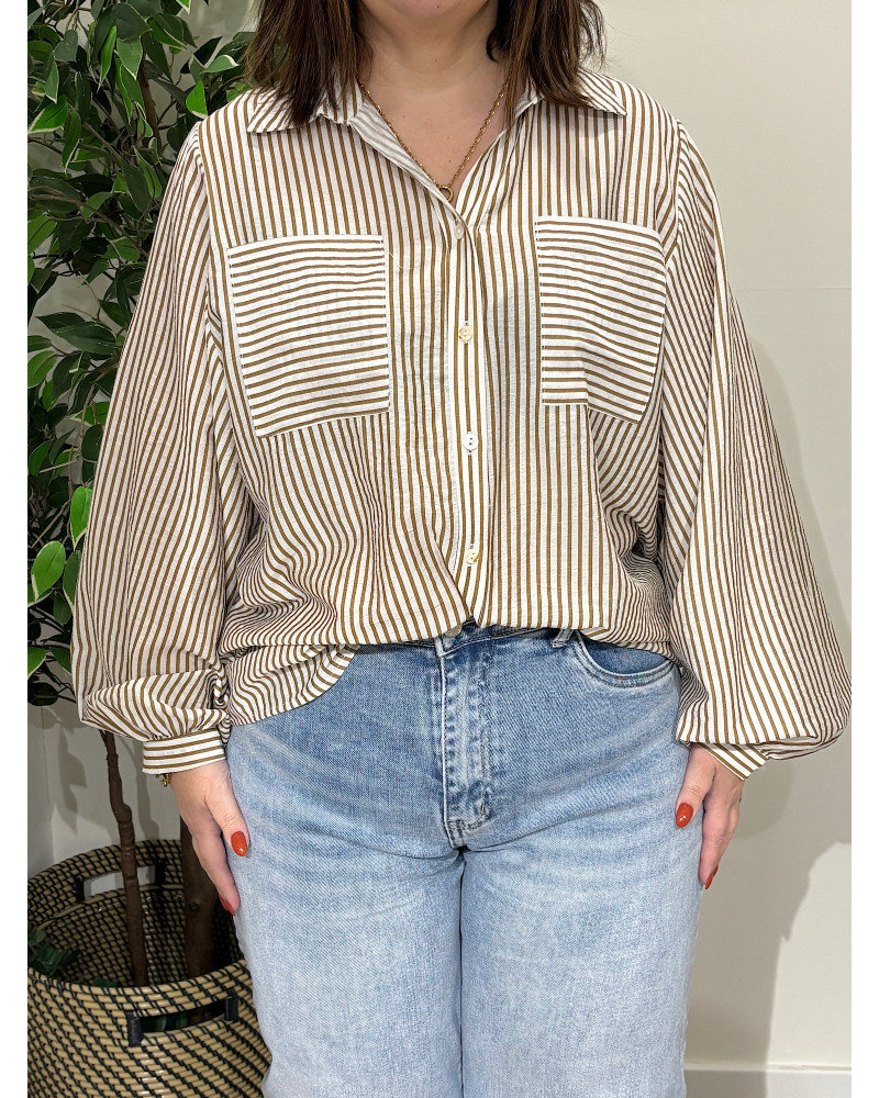 Camisa de riscas e manga balão