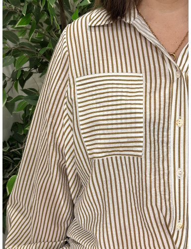 Camisa de riscas e manga balão