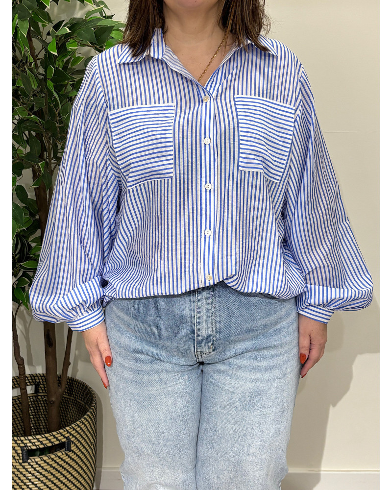 Camisa de riscas e manga balão