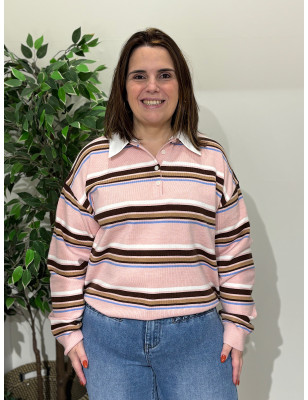 Polo de malha às riscas