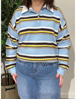 Polo de malha às riscas