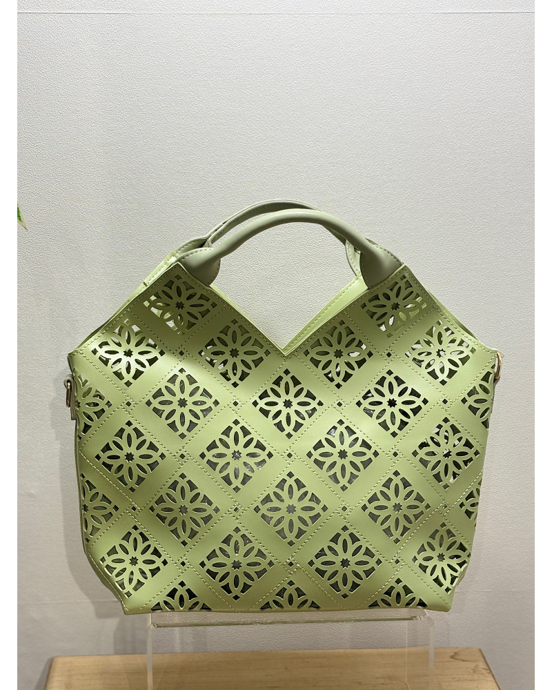 Mala de mão perfurada