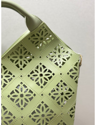 Mala de mão perfurada