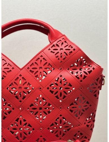 Mala de mão perfurada