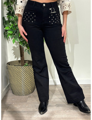 Calças Flare c/tachas nos bolsos