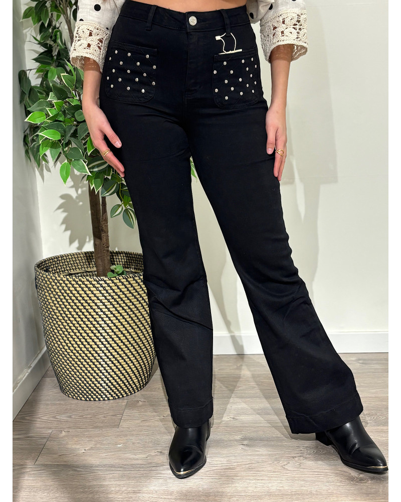 Calças Flare c/tachas nos bolsos