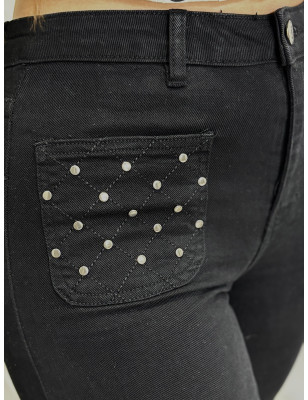 Calças Flare c/tachas nos bolsos