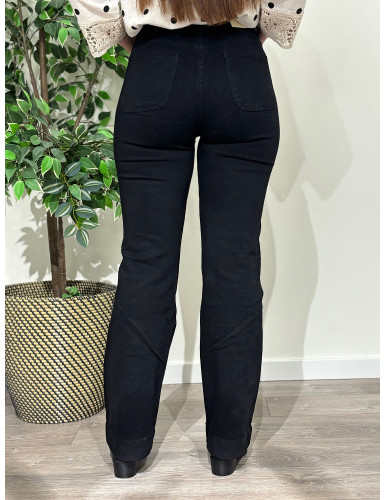 Calças Flare c/tachas nos bolsos