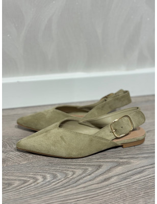 Sabrina de bico fino aberta atrás