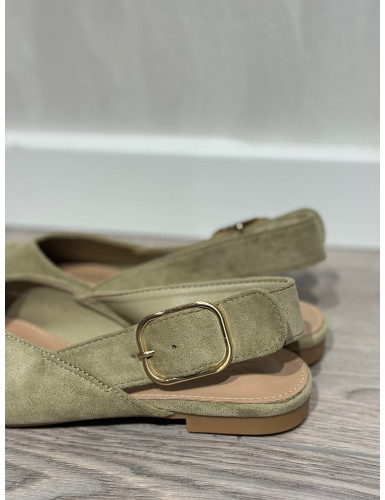 Sabrina de bico fino aberta atrás