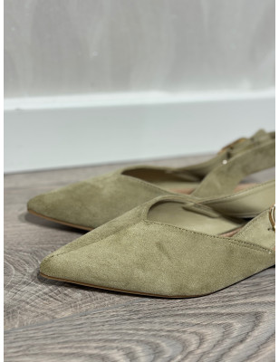 Sabrina de bico fino aberta atrás