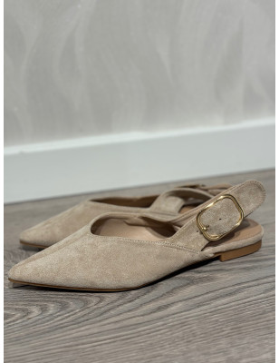 Sabrina de bico fino aberta atrás