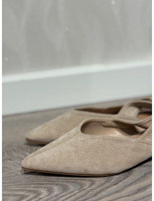 Sabrina de bico fino aberta atrás