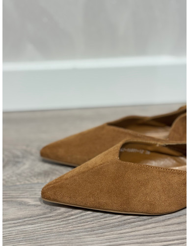 Sabrina de bico fino aberta atrás