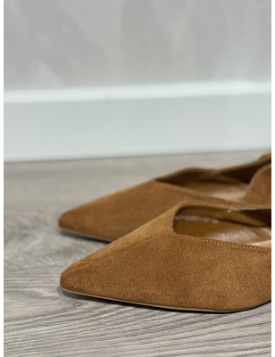 Sabrina de bico fino aberta atrás