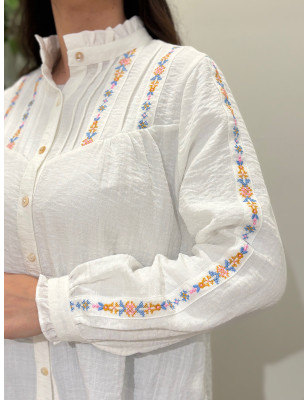 Camisa c/bordados