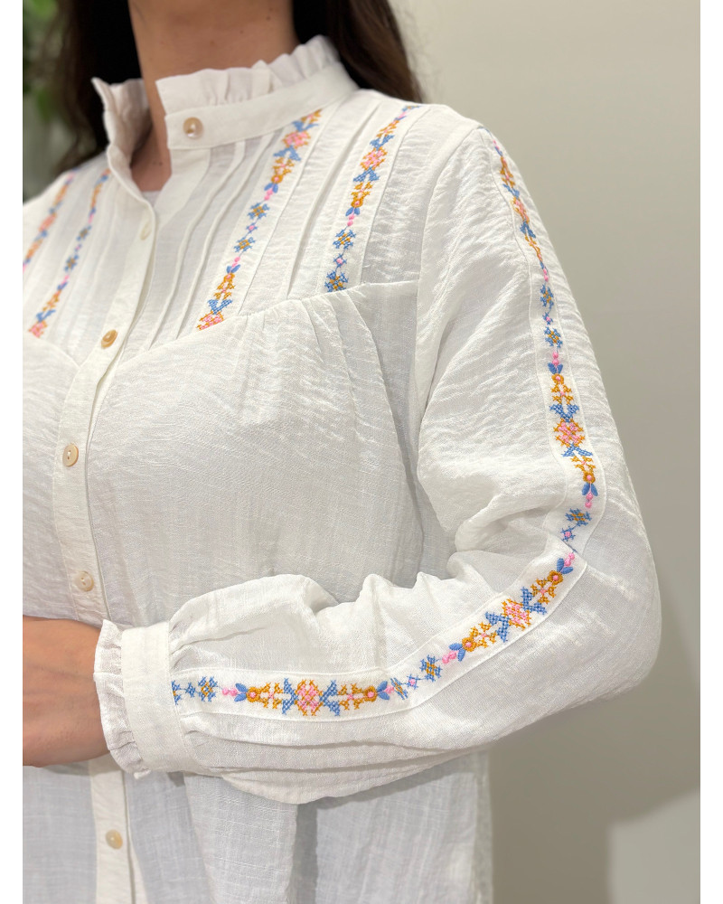 Camisa c/bordados