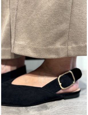 Sabrina de bico fino aberta atrás